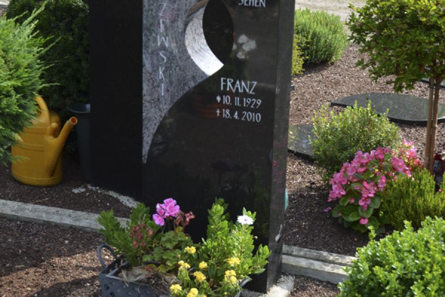 Grabmale - Steinmetz Georges - Duisburg